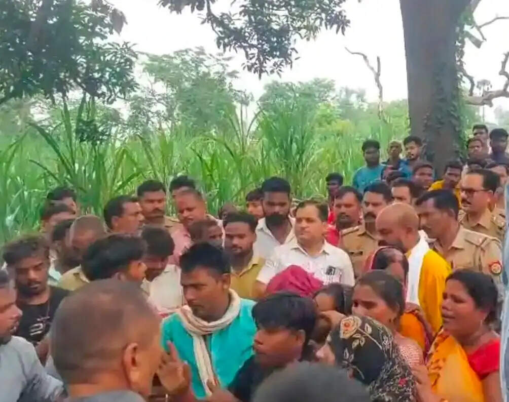 बुजुर्ग की माैत से आक्रोशित परिजनों ने की आरोपितों की गिरफ्तारी की मांग, अंतिम संस्कार से किया इनकार