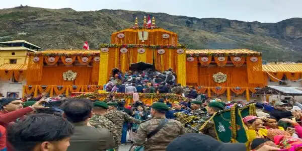 श्रीबदरीनाथ धाम के कपाट खुले, मुख्यमंत्री सहित 15 हजार से अधिक श्रद्धालु बने साक्षी