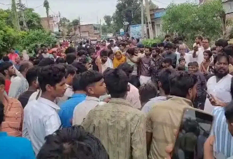 ट्रक की चपेट में आने से युवक की मौत, चालक हिरासत में