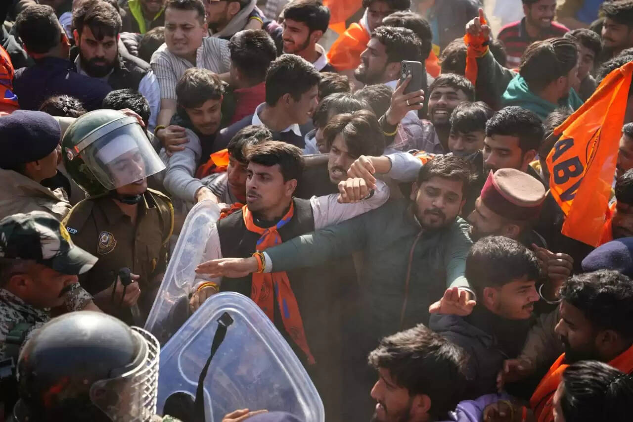 एवीबीपी कार्यकर्ताओं पर पुलिस ने नहीं किया लाठीचार्ज : मुख्यमंत्री