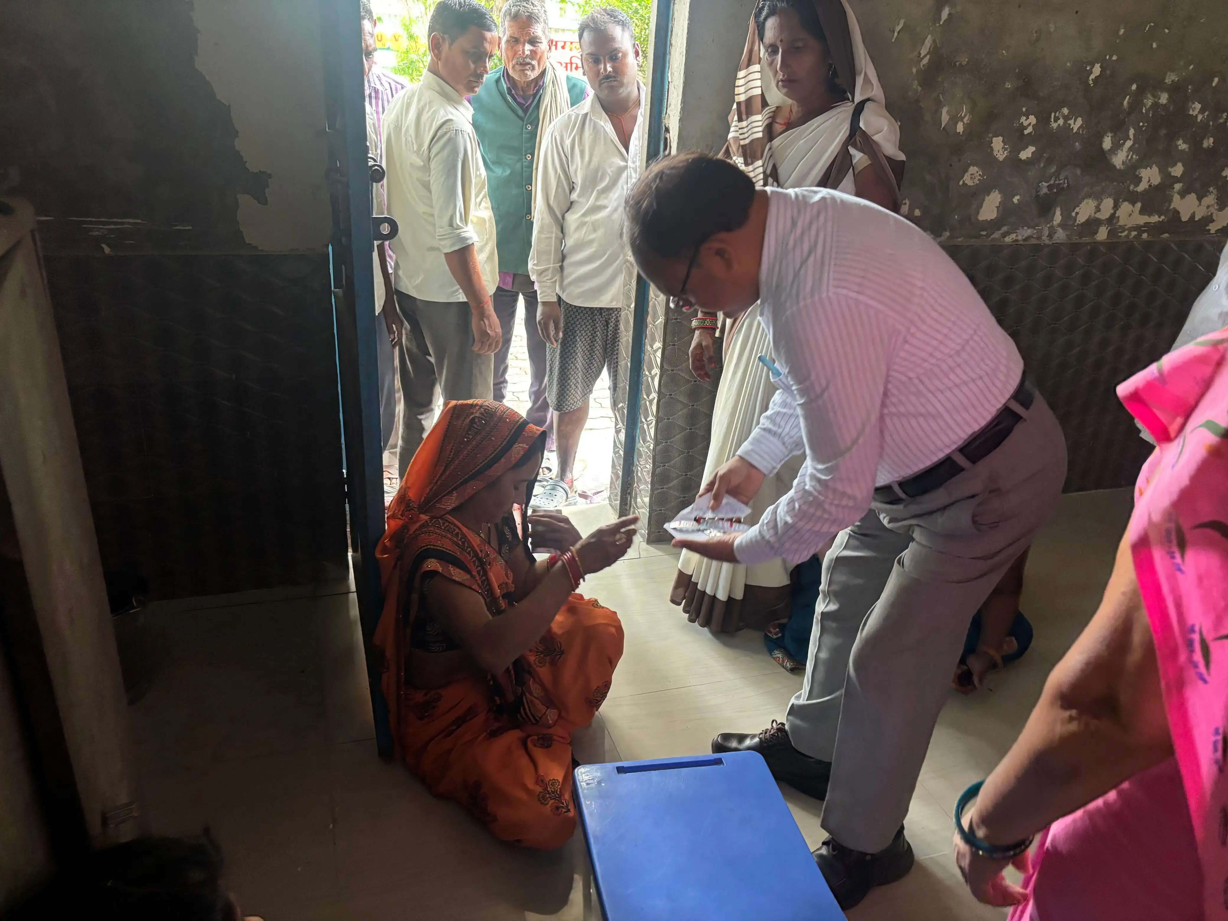उत्तर प्रदेश के अमेठी में खस्ता खाने से 102 लोग बीमार, 17 को भेजा गया मेडिकल कॉलेज तिलोई