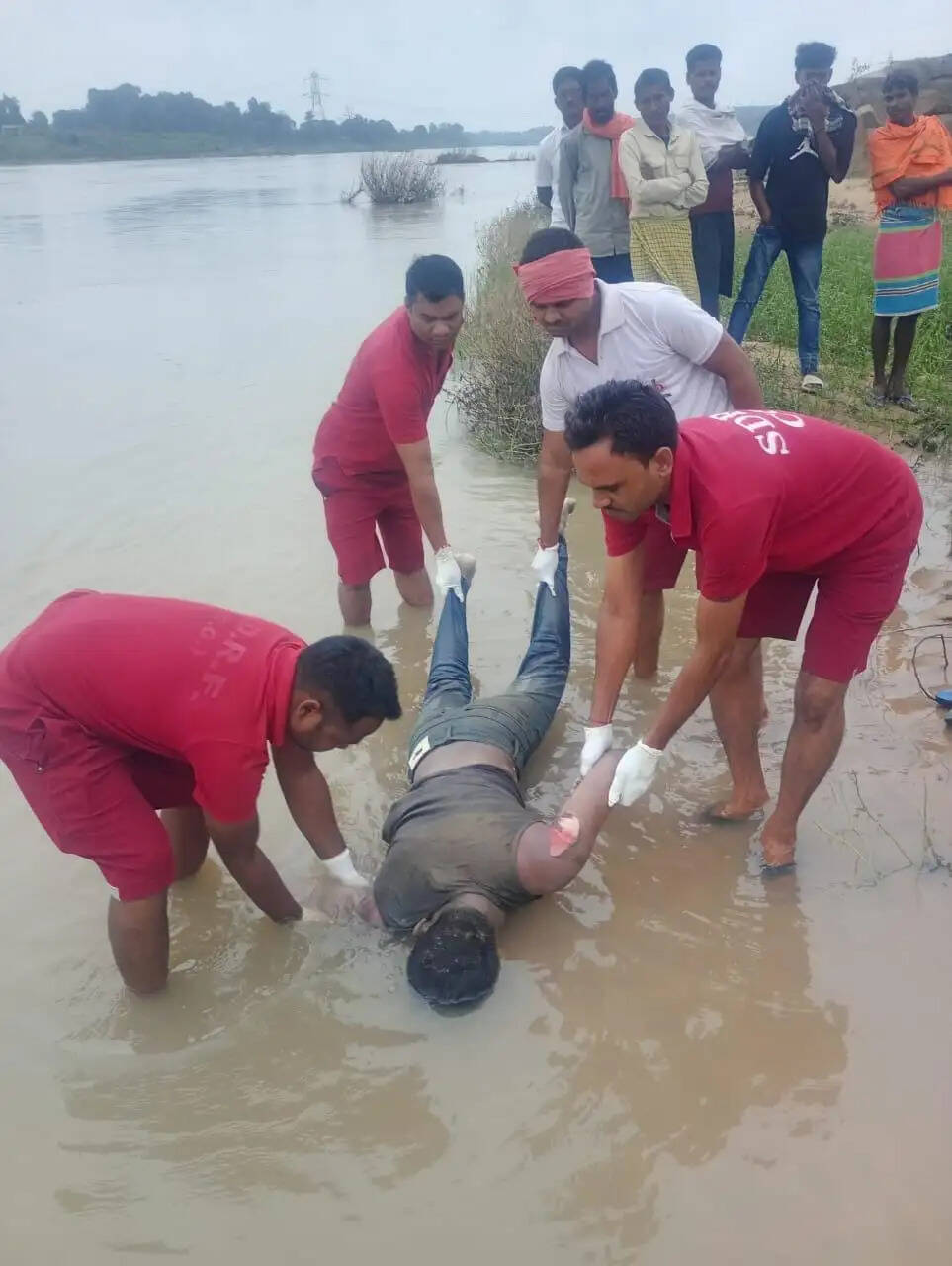 पिकनिक स्पॉट पर हादसा: नदी में बहे तीनों युवकों के शव बरामद, घटना के बाद क्षेत्र में बैरिकेडिंग की तैयारी