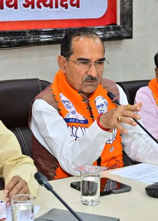 गहलोत-पायलट की तस्वीरों पर राठौड़ ने कहा, दिखावे की एकता से नहीं छिपेंगे मतभेद