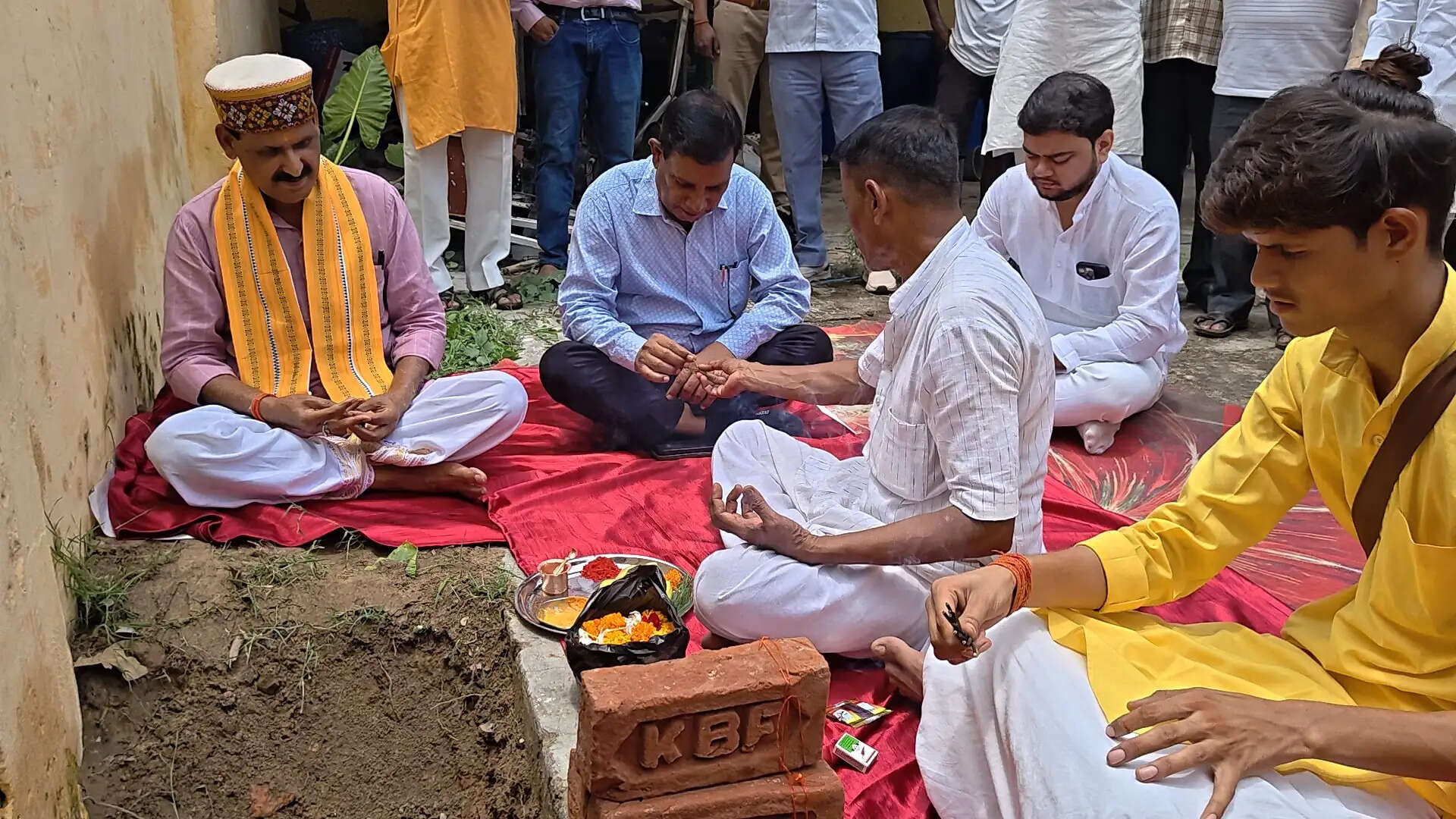 डेढ़ करोड़ की लागत से बनेगा आधुनिक नगर पंचायत कार्यालय, एसडीएम व विधायक ने किया भूमि पूजन