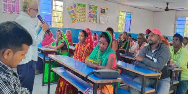 अभिभावक शिक्षक संगोष्ठी में छात्रों को किया गया पुरस्कृत