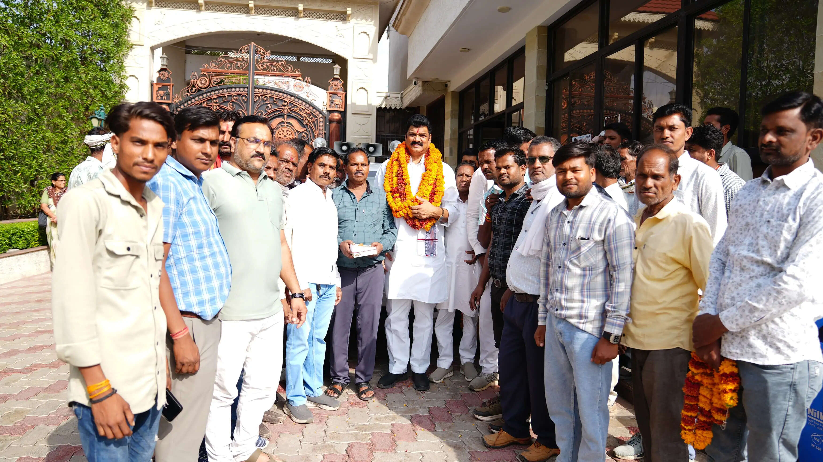 सागरः नगर परिषद बिलहरा के नवनियुक्त एल्डरमेन ने मंत्री गोविंद सिंह राजपूत से की मुलाकात