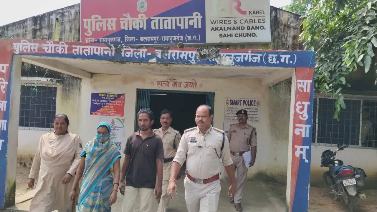 घर में आग लगाने के आरोप में दंपति गिरफ्तार
