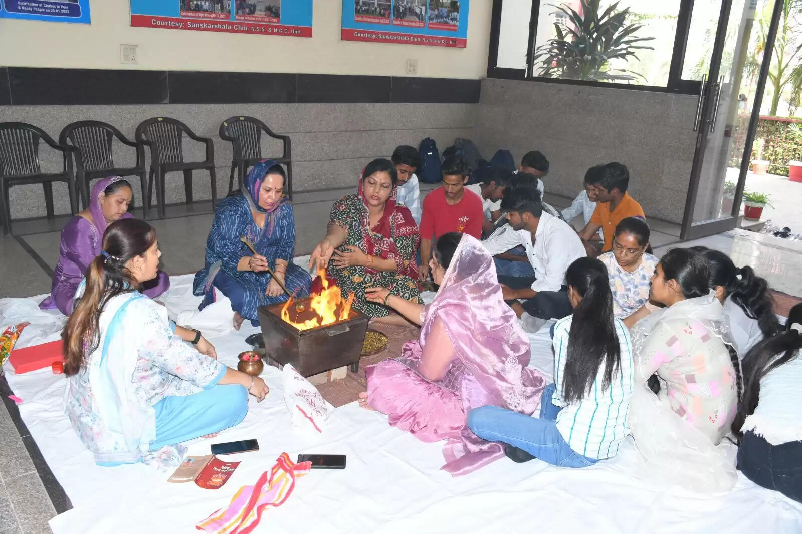 पानीपत के आई. बी. महाविद्यालय में वातावरण शुद्ध करने के लिए हवन का आयाेजन:शशि प्रभा मलिक
