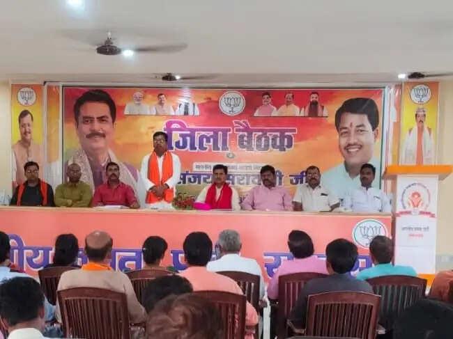 भाजपा जिला कार्यालय में कार्यकर्ताओं की बैठक संपन्न,12 साल बेमिसाल नरेंद्र मोदी का कार्यकाल