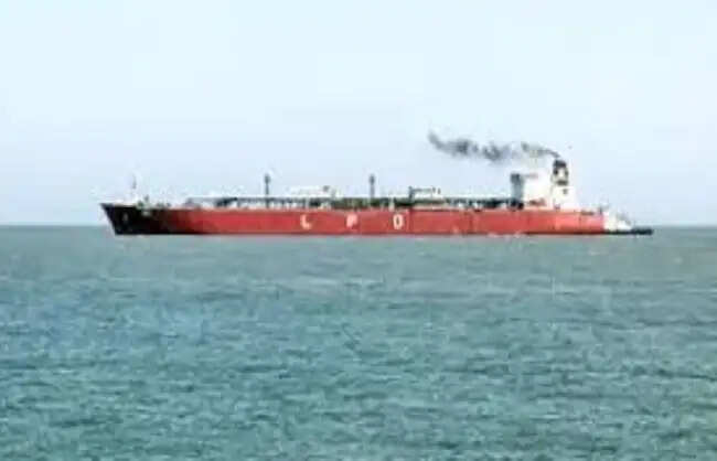 होर्मुज से एलपीजी लेकर गुजरात के मुंद्रा पोर्ट पहुंचा भारतीय जहाज शिवालिक