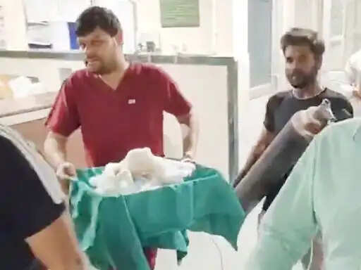 फरीदाबाद : सिविल अस्पताल की लापरवाही, बच्ची को 25 मिनट तक नहीं मिली आक्सीजन