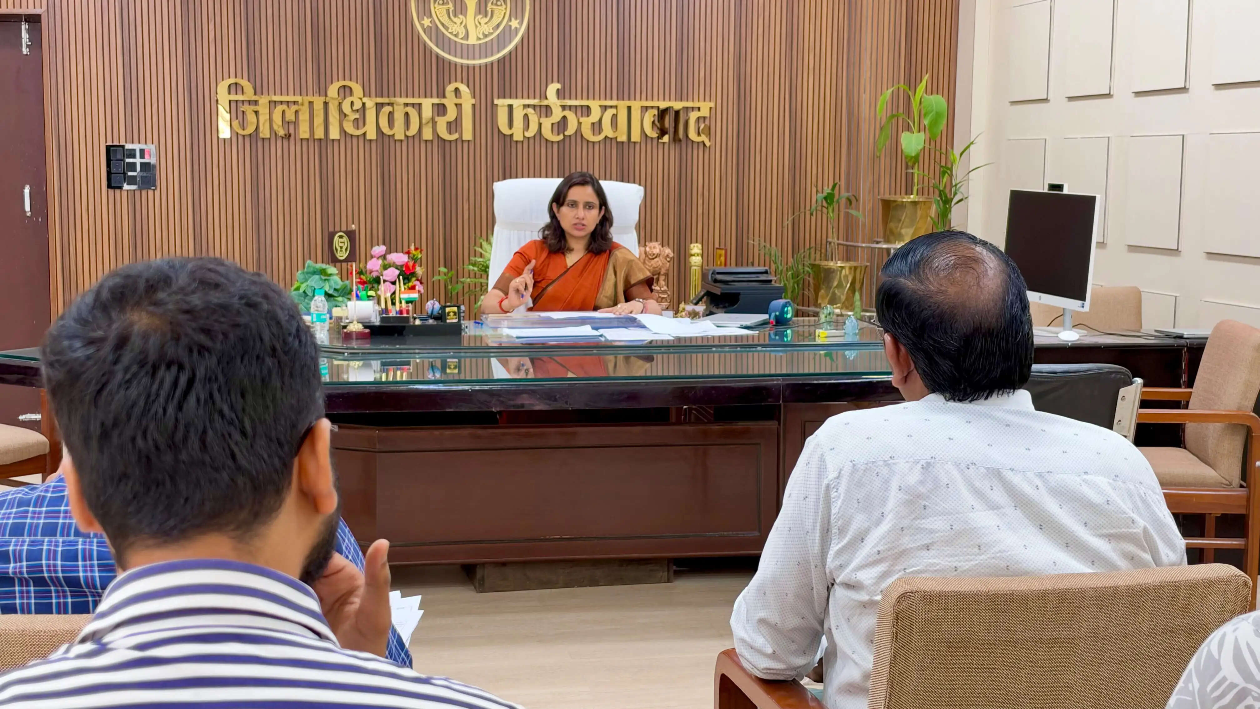 बरसात एवं बाढ़ से क्षतिग्रस्त सड़कों का चिन्हांकन कर शासन को कार्ययोजना प्रस्तुत करें अधिकारी: जिलाधिकारी