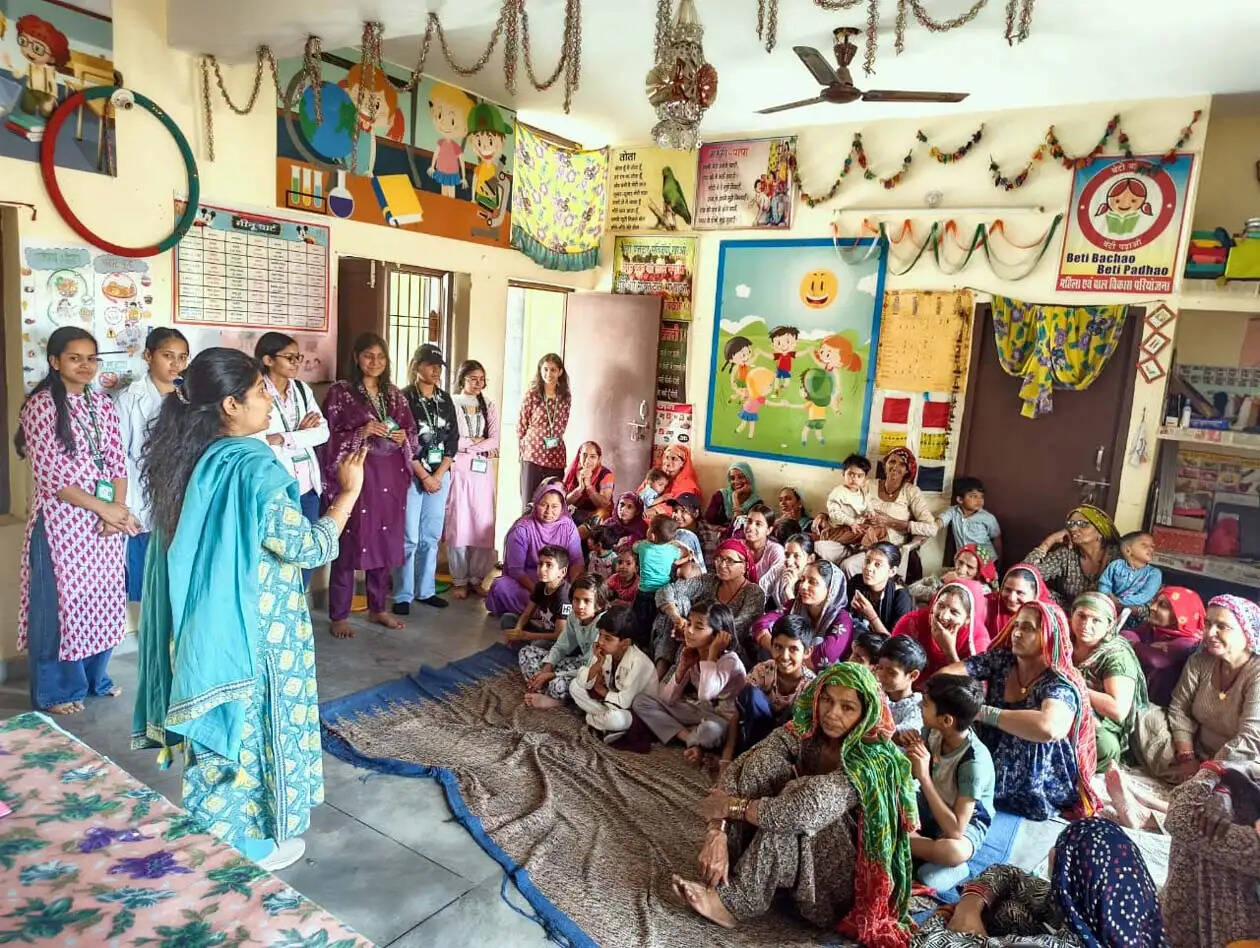 हिसार : मोबाइल फोन का सीमित एवं सही उपयोग ही लाभकारी, अत्यधिक प्रयोग से बच्चों में लग सकती लत : डॉ. वर्षा