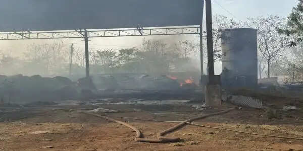 हाईटेंशन तार से निकली चिंगारी ने मचाई तबाही, लाखों का बरदाना जलकर खाक