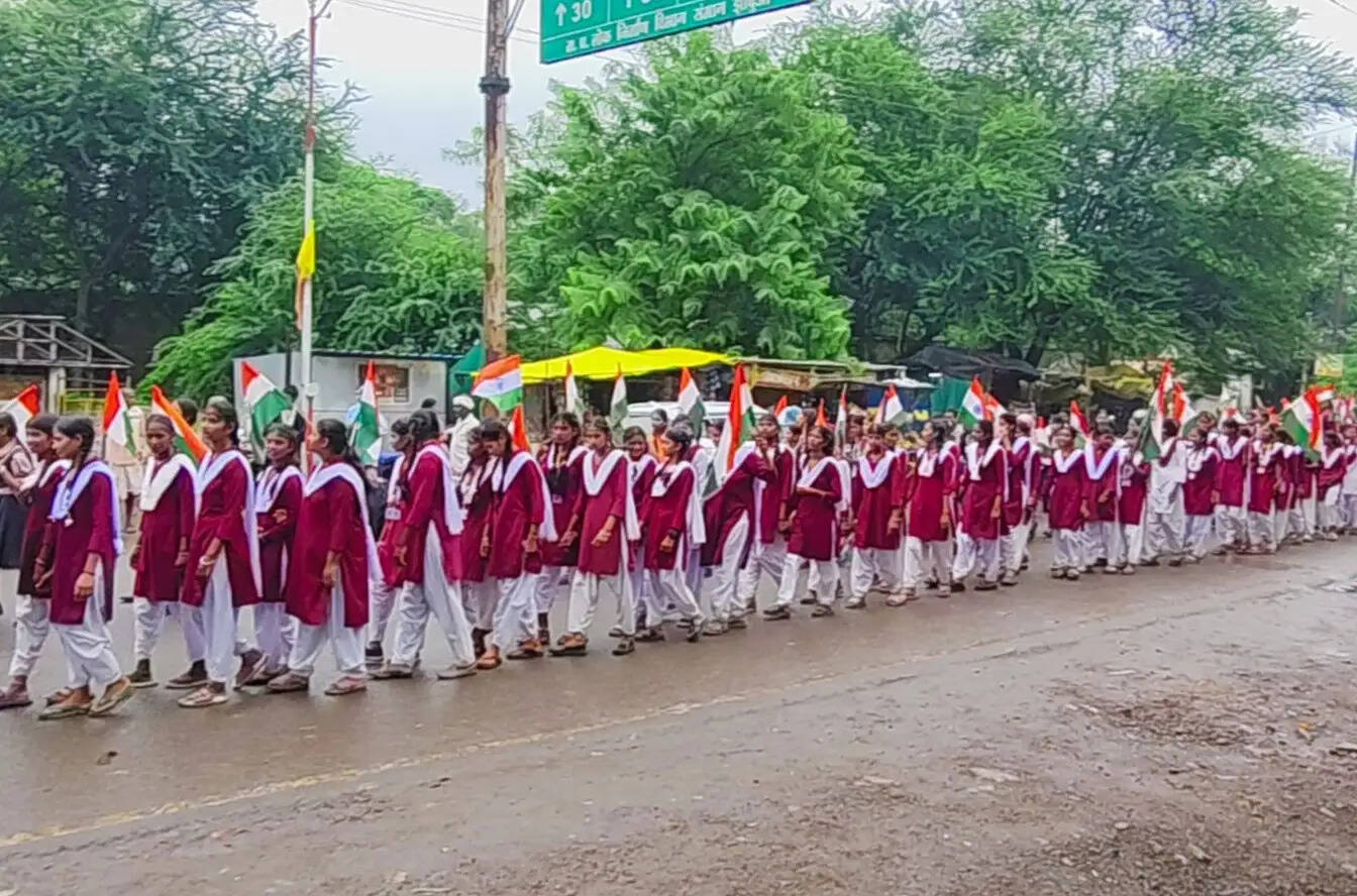 झाबुआ: हर्षोल्लास पूर्वक हुआ राष्ट्रीय ध्वज का यशगान, तिरंगा रैली में शामिल हुआ समूचा नगर
