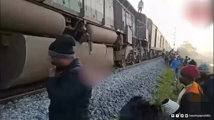 असम में हाथियों से टकराने के बाद राजधानी एक्सप्रेस पटरी से उतरी, कोई हताहत नहीं