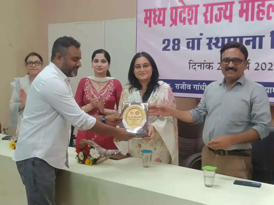 महिला सम्मान का असली अर्थ तब होगा जब महिलाओं के खिलाफ अपशब्द बंद होगा : एआईजी सिंह