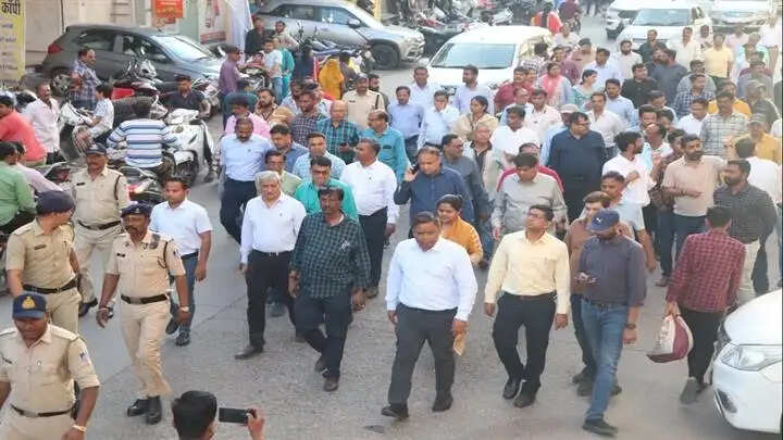 इंदौर में रविवार को रंगपंचमी पर निकलेगी ऐतिहासिक गेर, कलेक्टर ने किया मार्ग का निरीक्षण