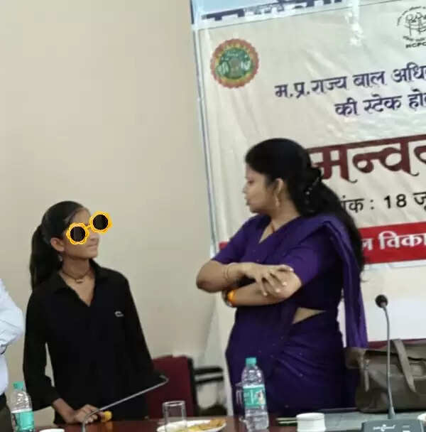 बाल संरक्षण आयोग के सद प्रयास: अमानवीय कुप्रथाओं में 1 रोटी, 1 रुपये के लिए मोहताज बालिका के जीवन में आई खुशहाली