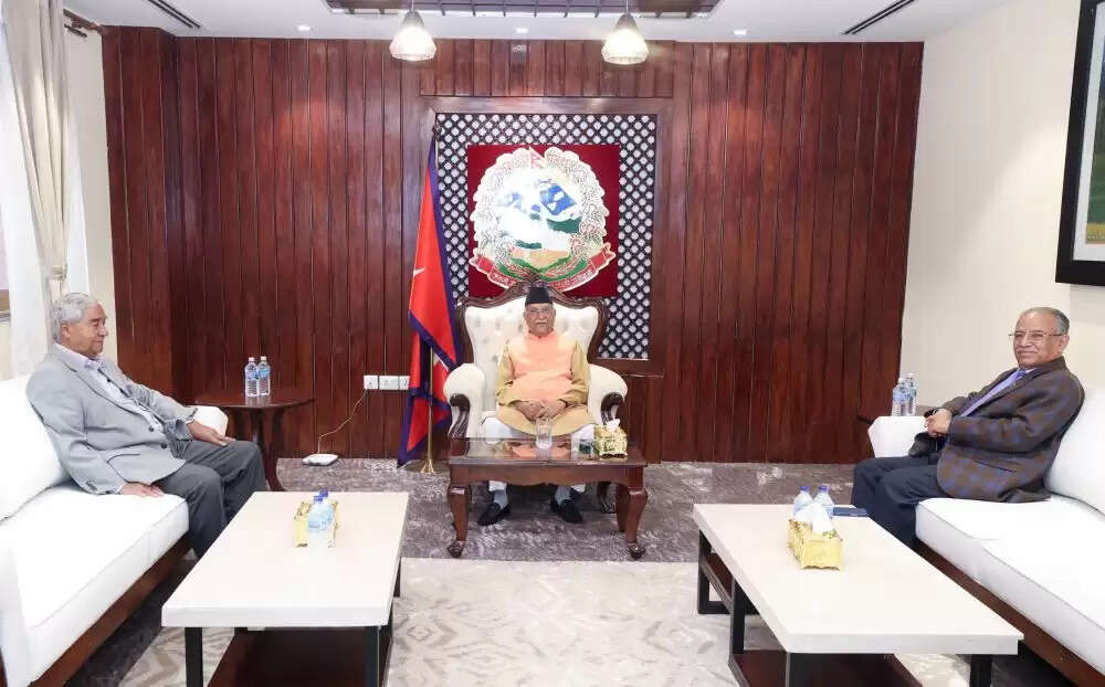 नेपाल : राजशाही के पक्ष में प्रदर्शन की घोषणा के बाद शीर्ष नेताओं ने गणतंत्र के लिए प्रतिबद्धता दोहराई