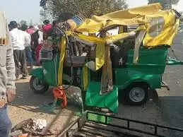 सीहोर: कुबेरेश्वर धाम के पास हादसा, पिकअप ने ऑटो को मारी टक्कर, 7 श्रद्धालु घायल