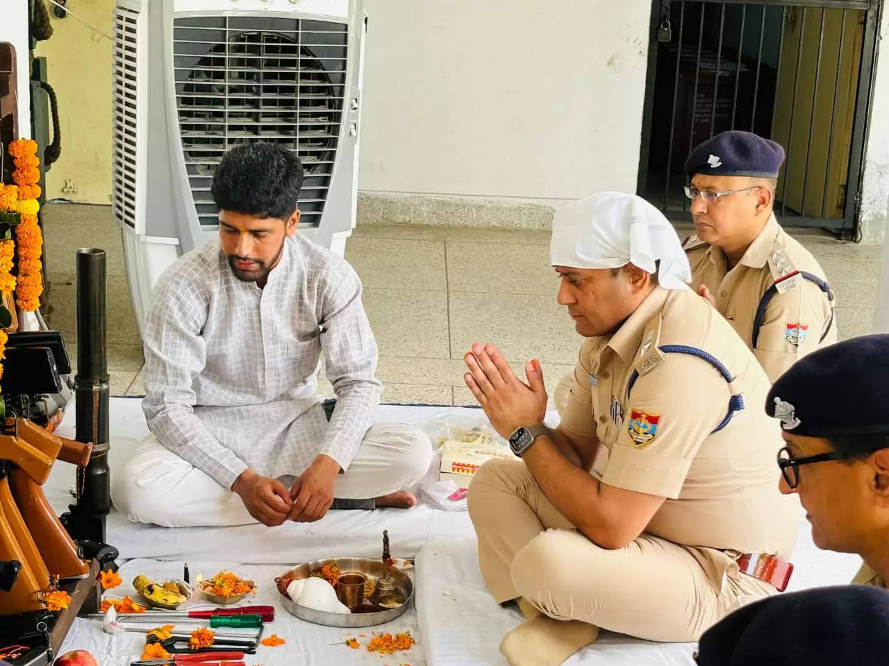 पुलिस लाइन सहित थानों में की विश्वकर्मा पूजा