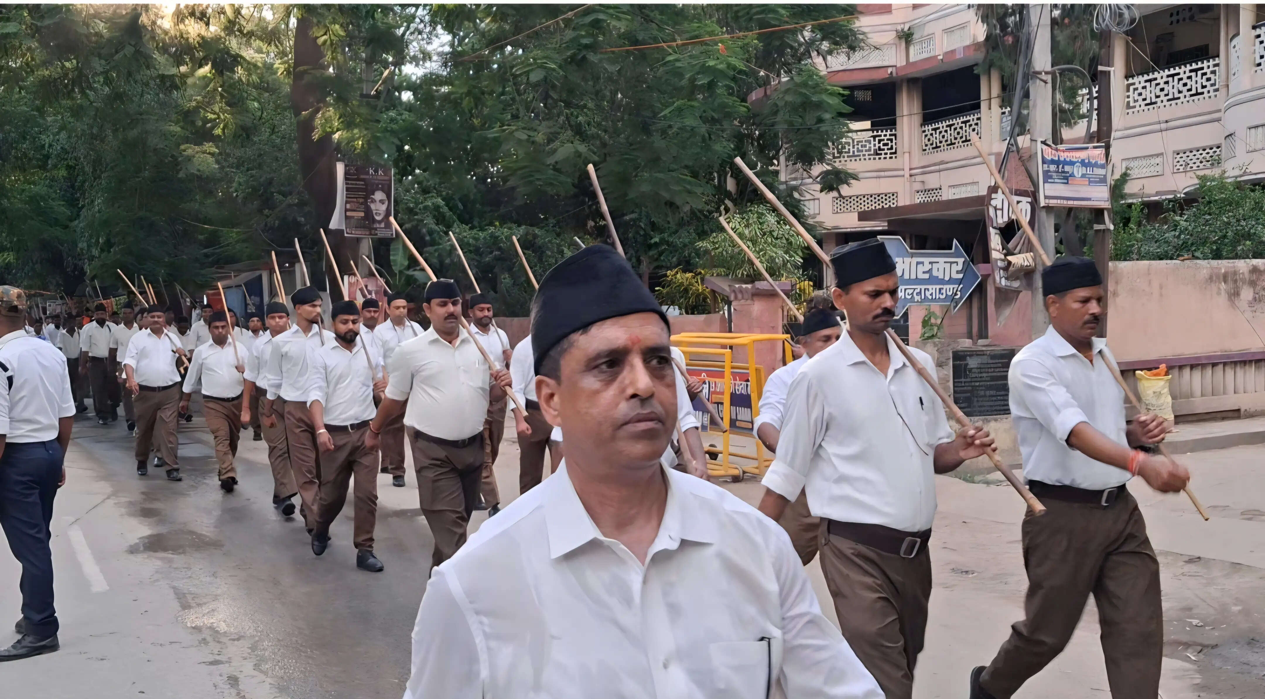 संघ के शताब्दी वर्ष पर छपरा में पथ संचलन कार्यक्रम का हुआ आयोजन