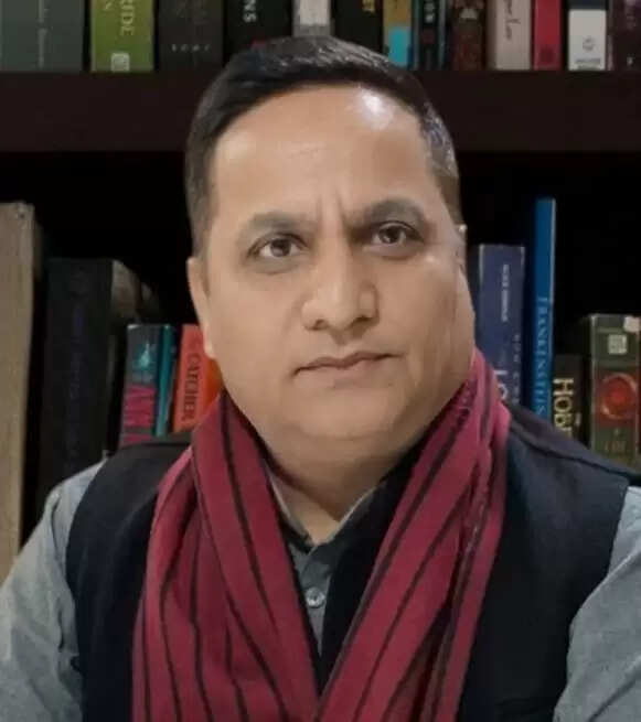 पवन शर्मा ने समर ज़ोन के छात्रों के लिए समान पाठ्यक्रम छूट की मांग की