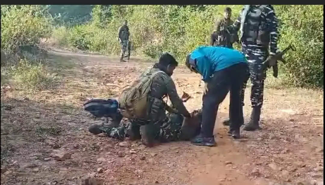 छत्तीसगढ़ के दंतेवाड़ा में आईईडी ब्लास्ट में सीआरपीएफ के दो जवान घायल