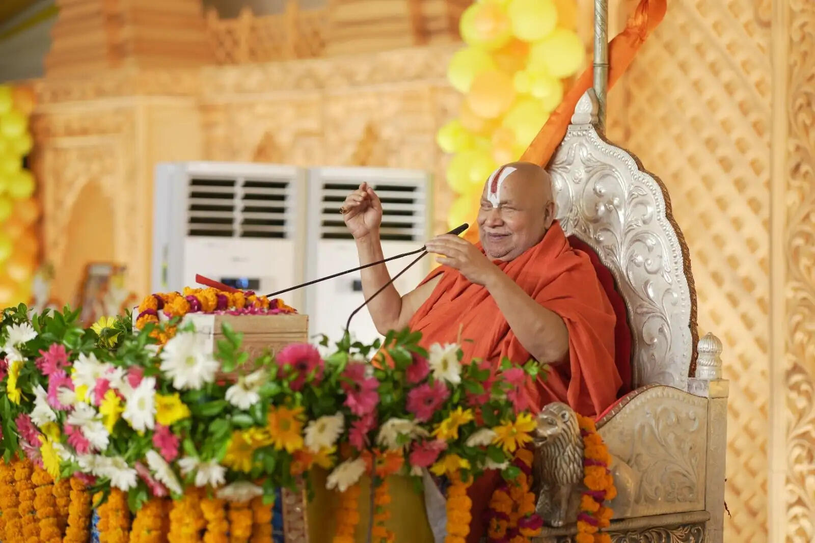 भगवान राम की बाल लीला में उनके स्वभाव और चरित्र दोनों के दर्शन होते हैं : रामभद्राचार्य