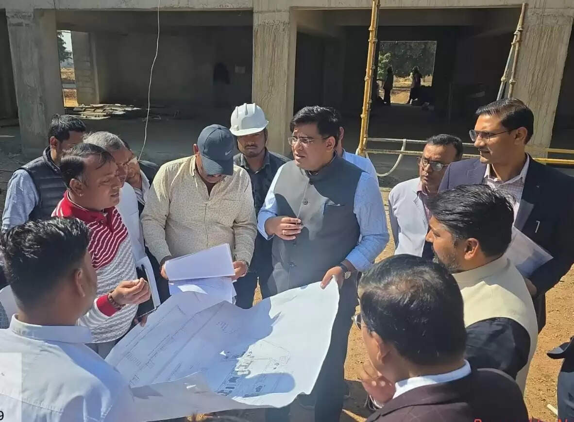 कोरबा: यातायात दबाव कम करने हेतु प्रस्तावित सड़कों का कलेक्टर ने किया निरीक्षण