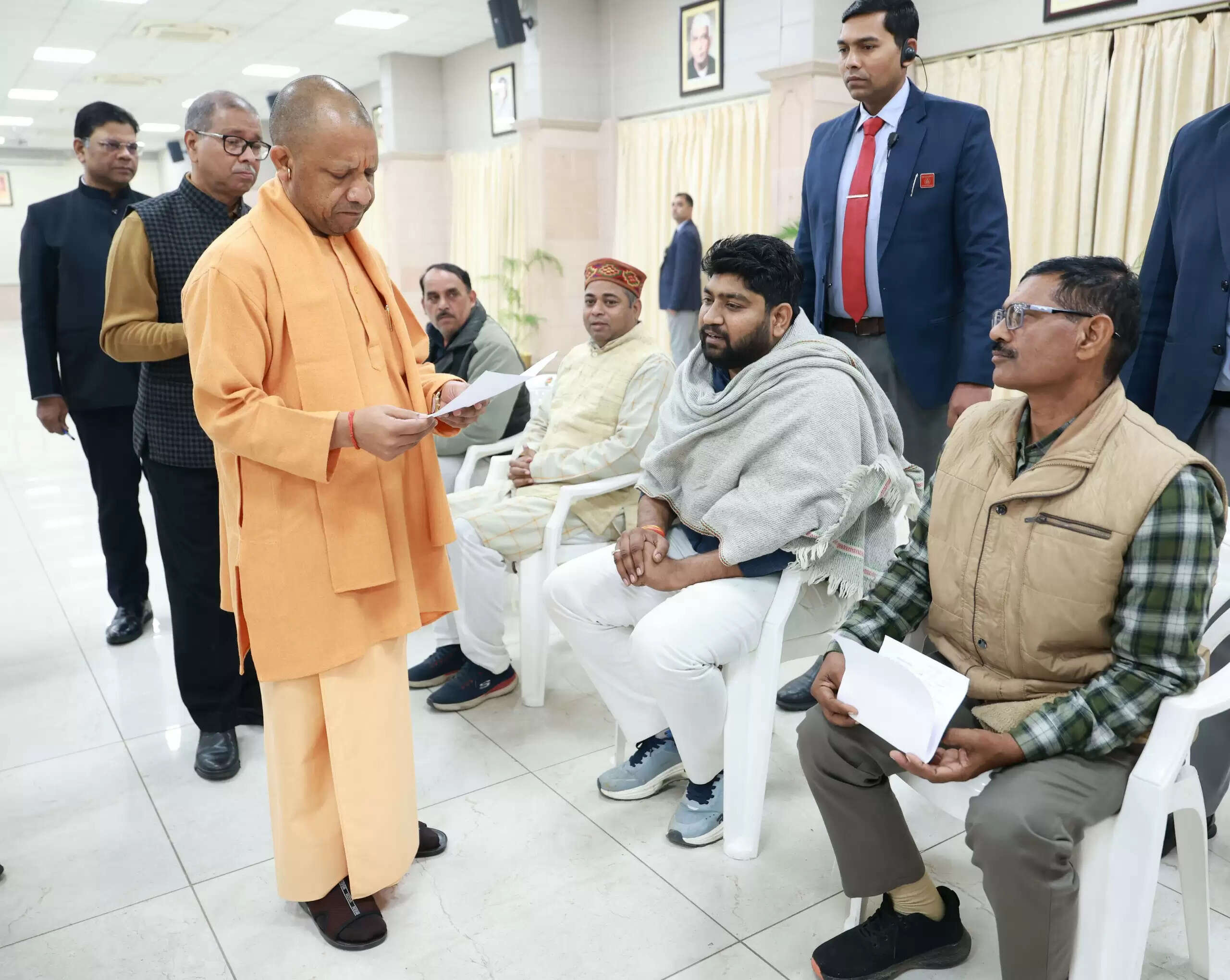 मुख्यमंत्री योगी का प्रशासन काे निर्देश,सर्दी में फरियादियों के लिए रैनबसेरे में रुकने की कराएं व्यवस्था