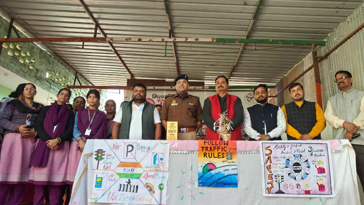 यातायात माह पर बच्चों ने दिए ट्रैफिक जागरूकता का संदेश