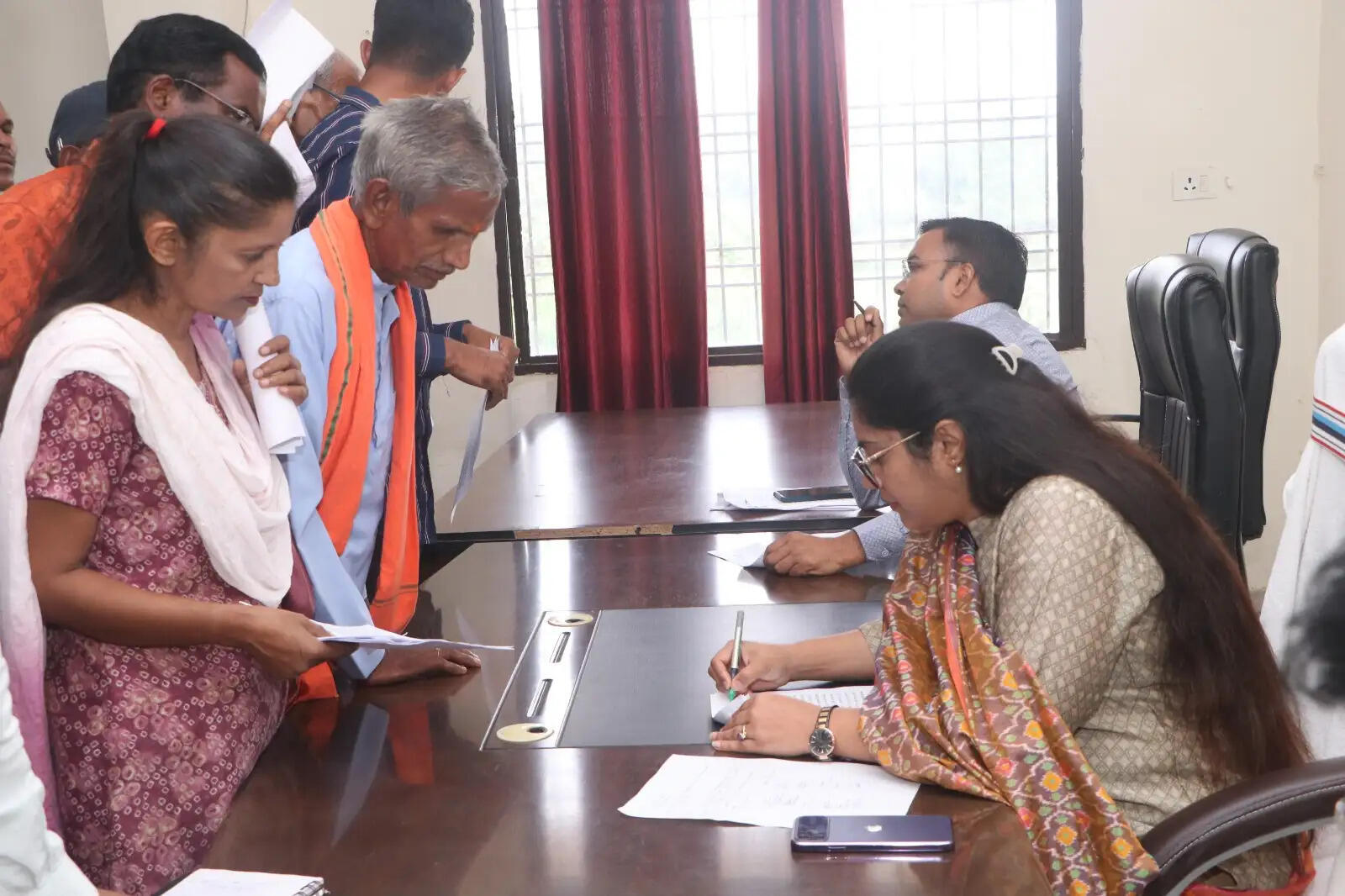 सूरजपुर : कलेक्टर जनदर्शन में पहुंचीं 48 शिकायतें, रेना जमील ने सुनीं लोगों की समस्याएं