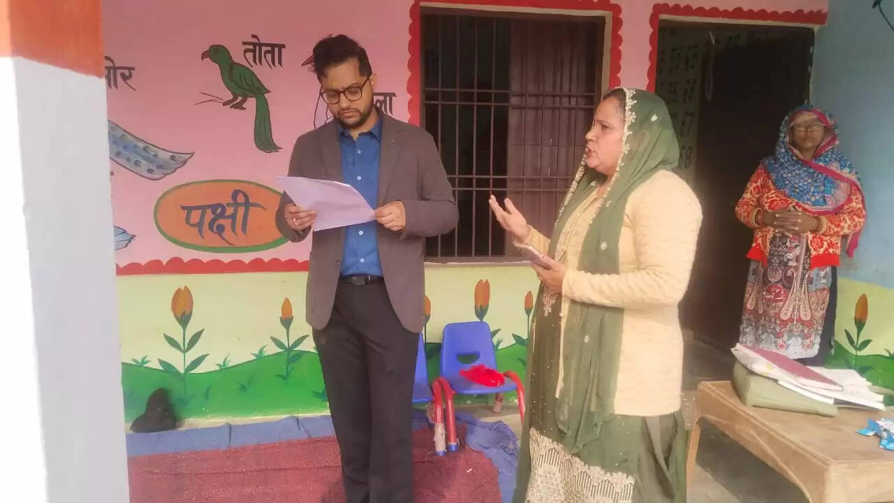 हथीन के एसडीएम ने किया आंगनबाड़ी सेंटर का औचक निरीक्षण