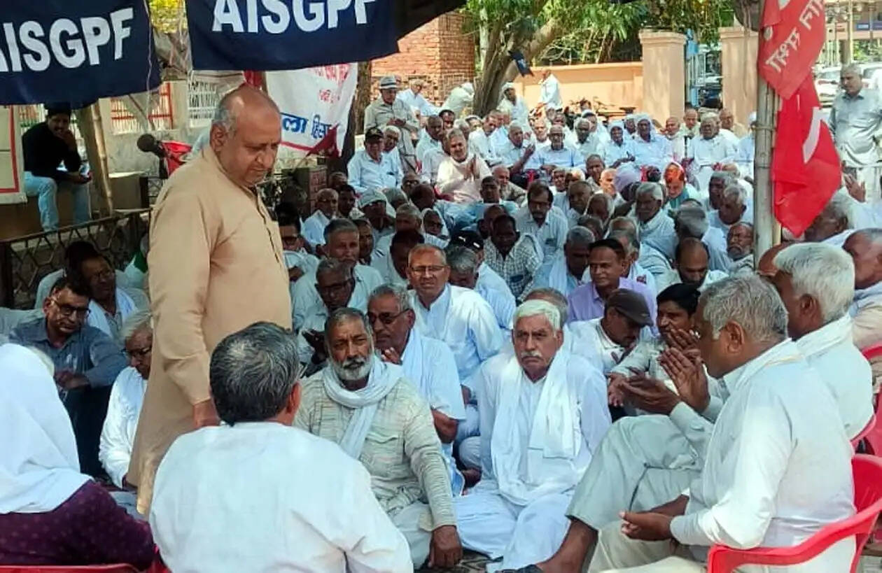 हिसार : कर्मचारियों के अधिकारों को समाप्त कर रही केन्द्र सरकार : निर्मला