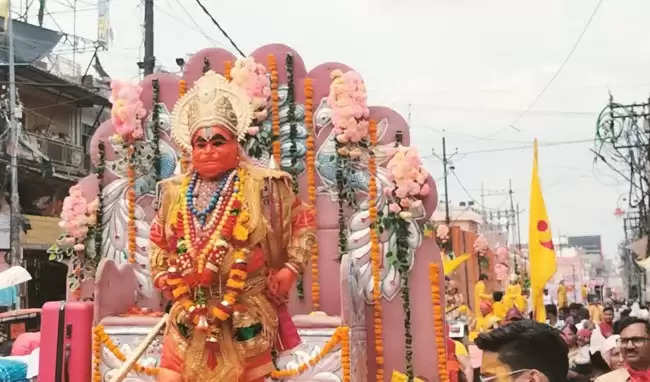 भगवान जगन्नाथ ने नंदी घोष रथ पर भक्तों को दिए दर्शन