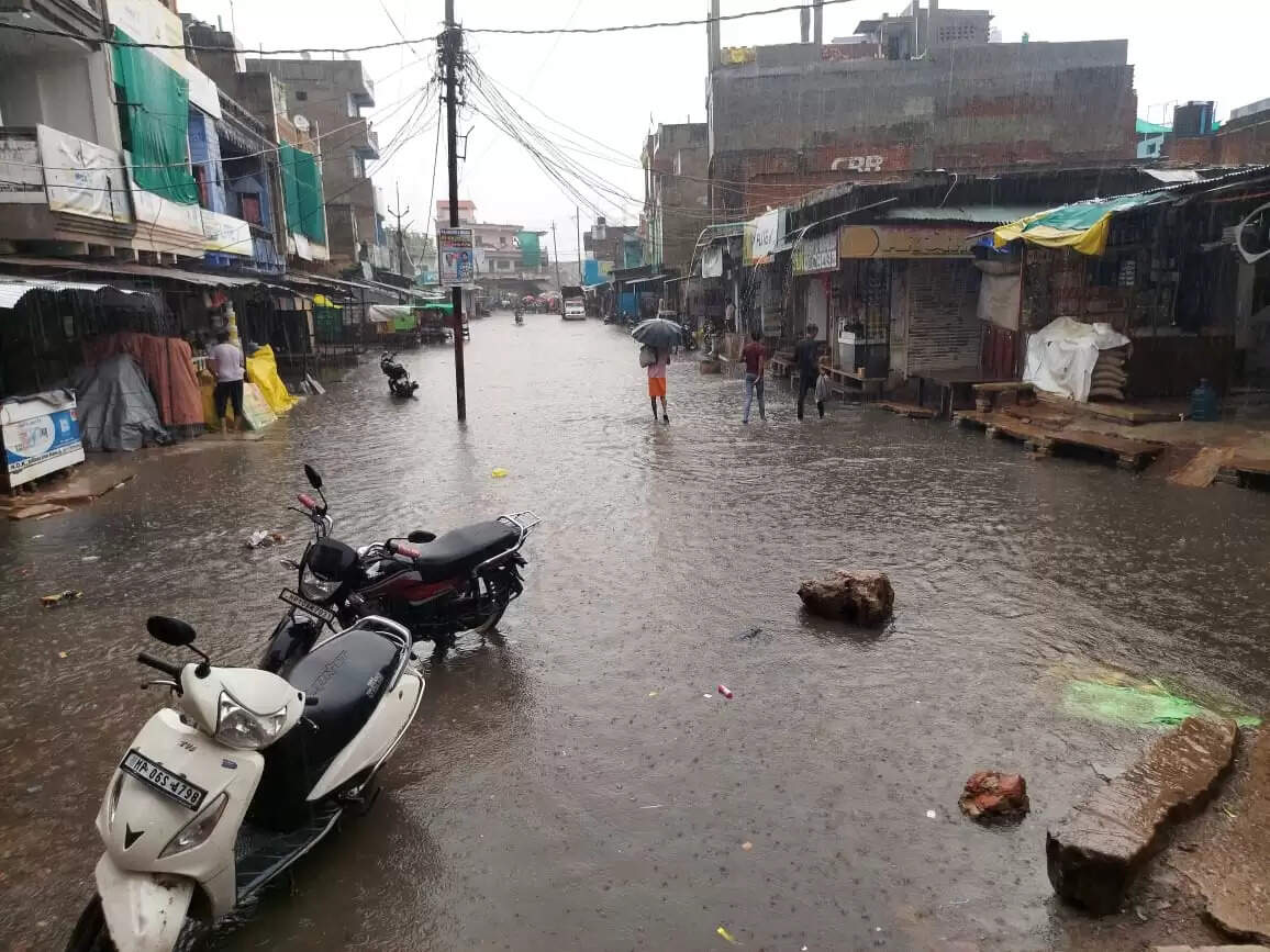 मुरैना: डेढ़ घंटे तक हुई झमाझम बारिश