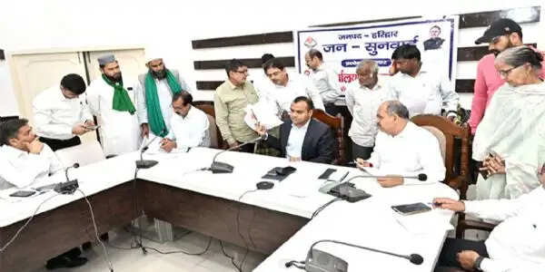 जनसुनवाई में 70 शिकायतें दर्ज, 38 का मौके पर निस्तारण