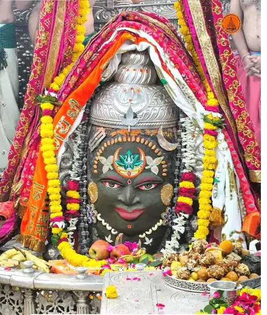 महाकाल का पंचामृत अभिषेक, रजत चंद्र-त्रिशूल से राजा स्वरूप शृंगार,&nbsp;भस्म आरती में उमड़े श्रद्धालु
