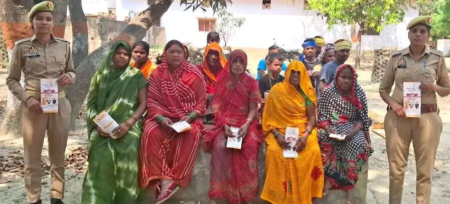 देवरिया में ‘मिशन शक्ति फेज-5.0’ के तहत ‘बहू-बेटी अभियान’ में किया जागरूक