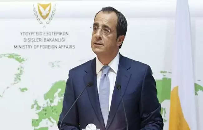 पूर्व विदेश मंत्री निकोस क्रिस्टोडौलाइड्स चुने गए साइप्रस के नए राष्ट्रपति