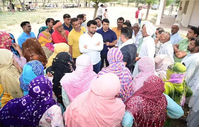 सोनीपत: विधायक ने जनता दरबार में सुनी समस्याएं, सफाई कर्मचारियों ने सौंपा मांग पत्र