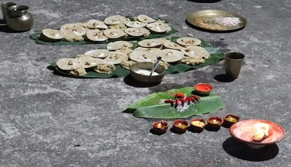 व्रतियों के घर जाकर लोगों ने ग्रहण किया खरना का प्रसाद, 36 घंटों का निर्जला उपवास शुरू