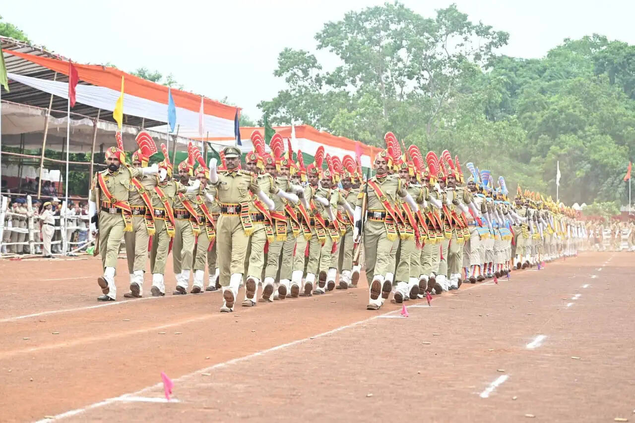 रायपुर : हर्षाेल्लास के साथ मनाया जाएगा स्वतंत्रता दिवस, पुलिस परेड ग्राउंड पर हुई फाइनल फुल ड्रेस रिहर्सल