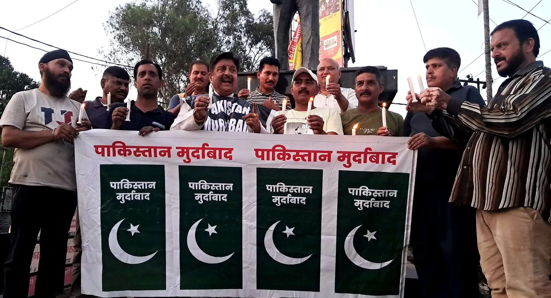 बीसी रोड पर कैंडल मार्च, पाकिस्तान विरोधी प्रदर्शन किया