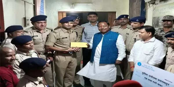 राजेश ज्वेलर्स लूटकांड : कृषि मंत्री नेताम ने पुलिस टीम को किया सम्मानित