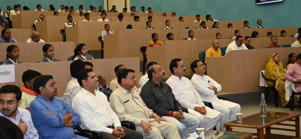 राष्ट्रीय खेल दिवस पर ‘खेलो इंडिया संवाद’ का आयोजन, खिलाड़ियों और विद्यार्थियों ने सुना प्रधानमंत्री का संबोधन