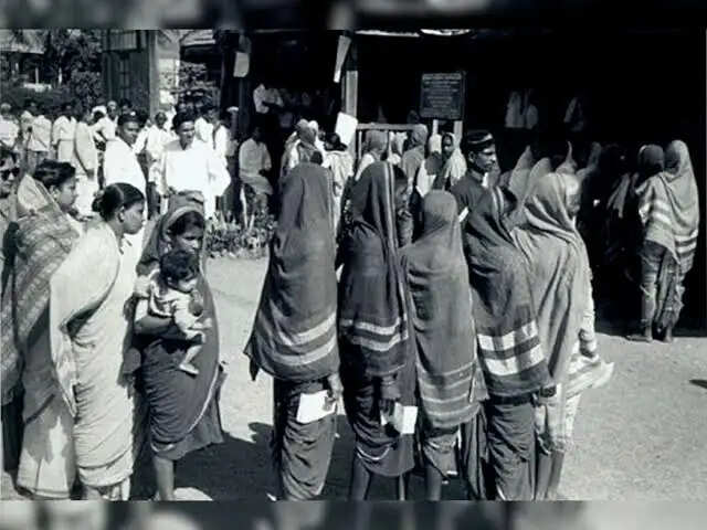 इतिहास के पन्नों में 25 अक्टूबर : स्वतंत्र भारत के पहले आम चुनाव की शुरुआत