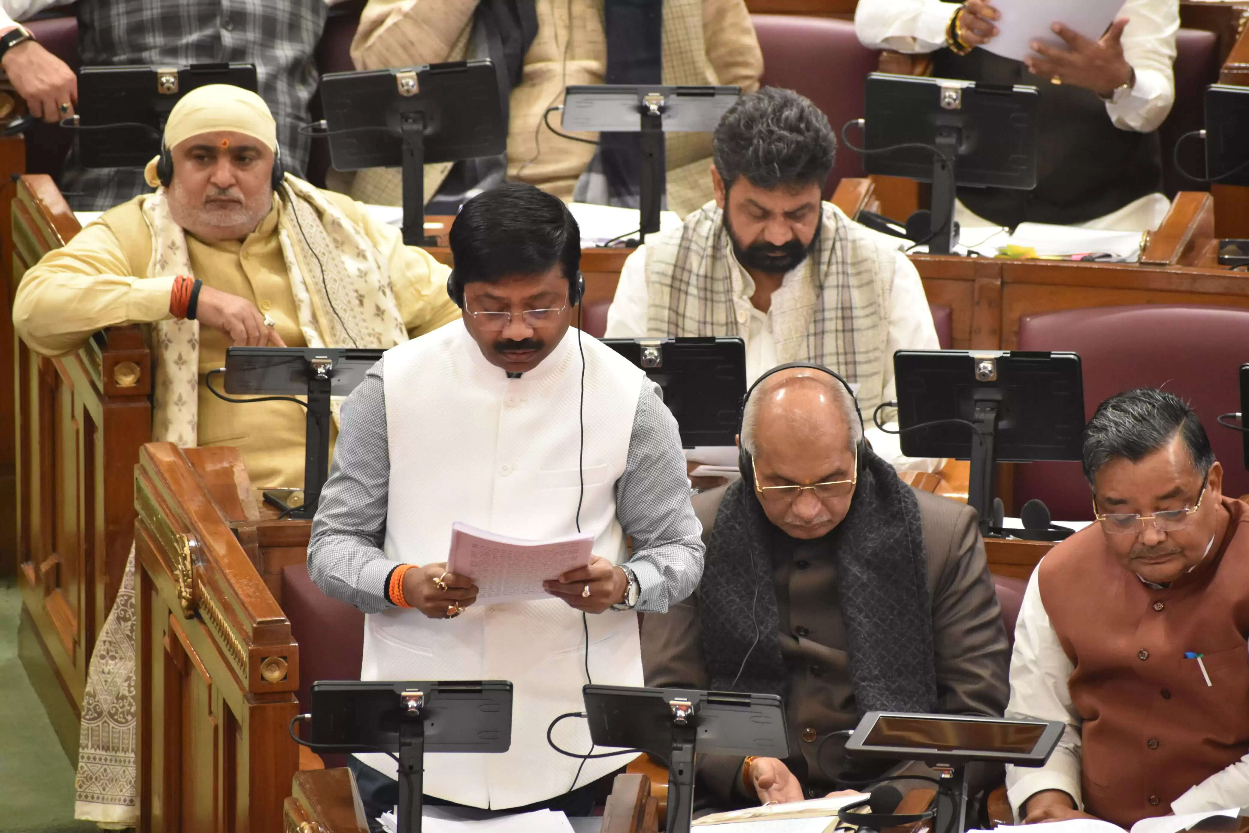 मंत्री नन्दी ने सदन के समक्ष प्रस्तुत किया उत्तर प्रदेश सुगम्य व्यापार प्रावधानों का संशोधन अधिनियम 2025